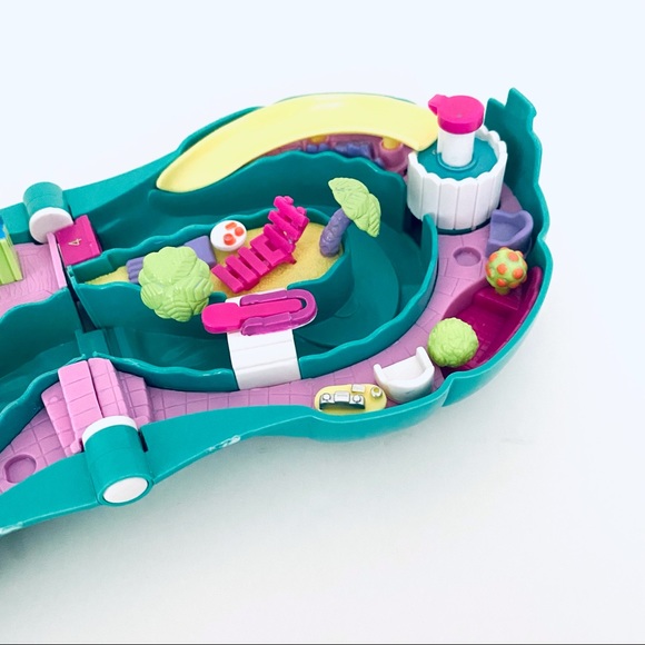 Polly Pocket Pauley Slider Pool with Flowing Water - Picture 7 of 8